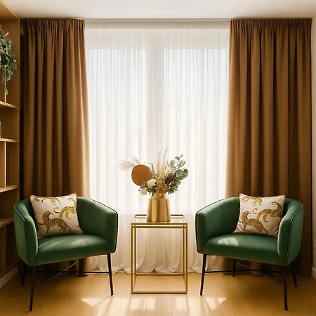 Qult - Urban Oasis Апартаменти